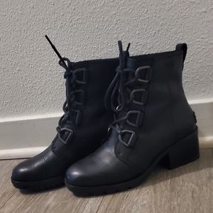 Sorel size 6 boots